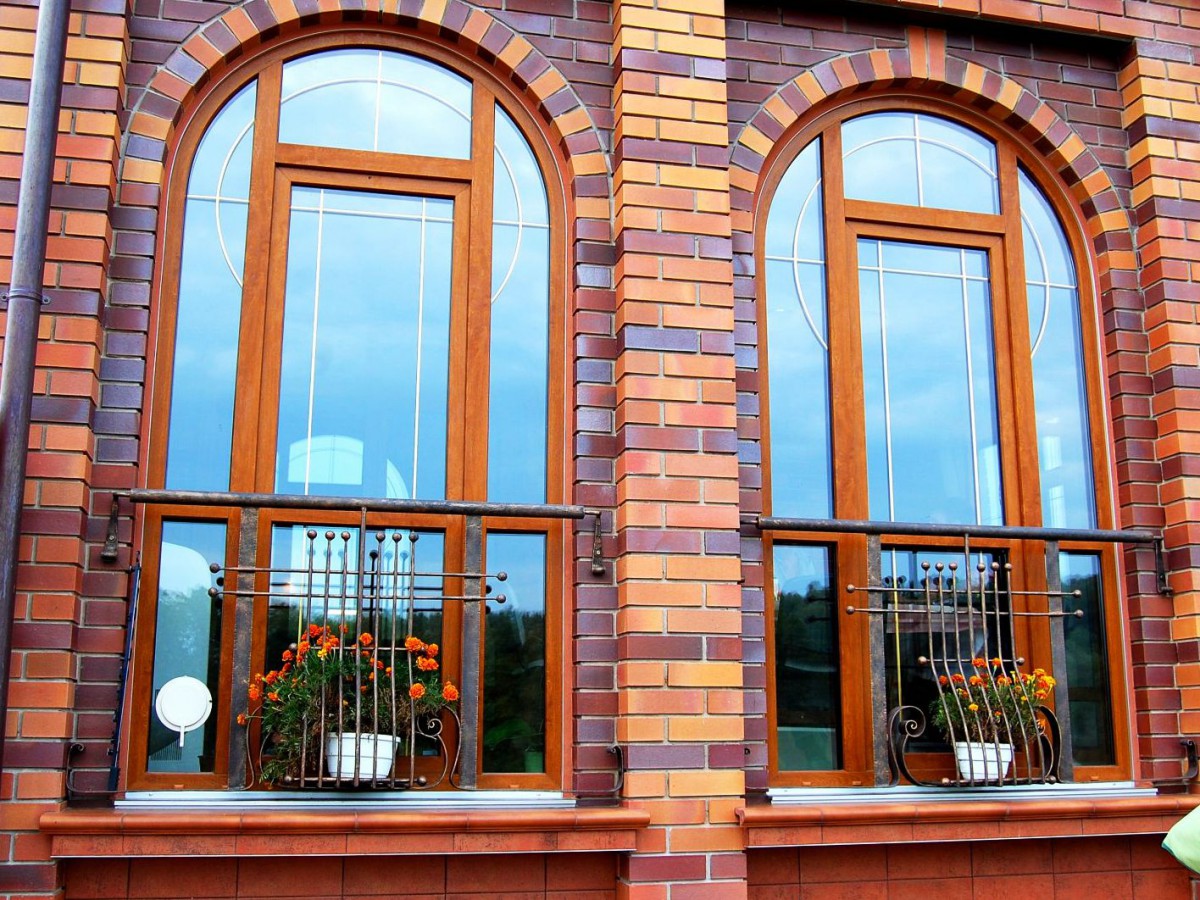 Арочные окна, окна - арки для загородного дома
